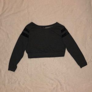 BLACK LONG SLEEVE CROP TOP WITH MESH ON SLEEVES
